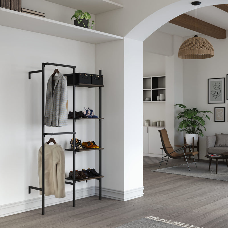 Dressing ouvert minimaliste noir avec double tringle et 4 étagères en chêne fumé dans l'entrée